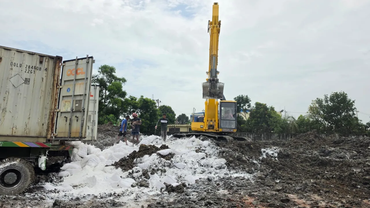 চট্টগ্রাম বন্দরে ৩ হাজার ২২৬ টন মেয়াদোত্তীর্ণ ও নষ্ট পণ্য ধ্বংস শুরু