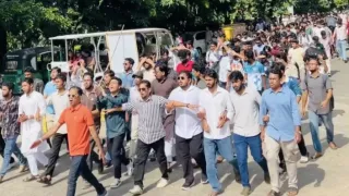 বিএনপি সরকারের ১৮০ দিন,চবিতে ছাত্রদলের আনন্দ মিছিল