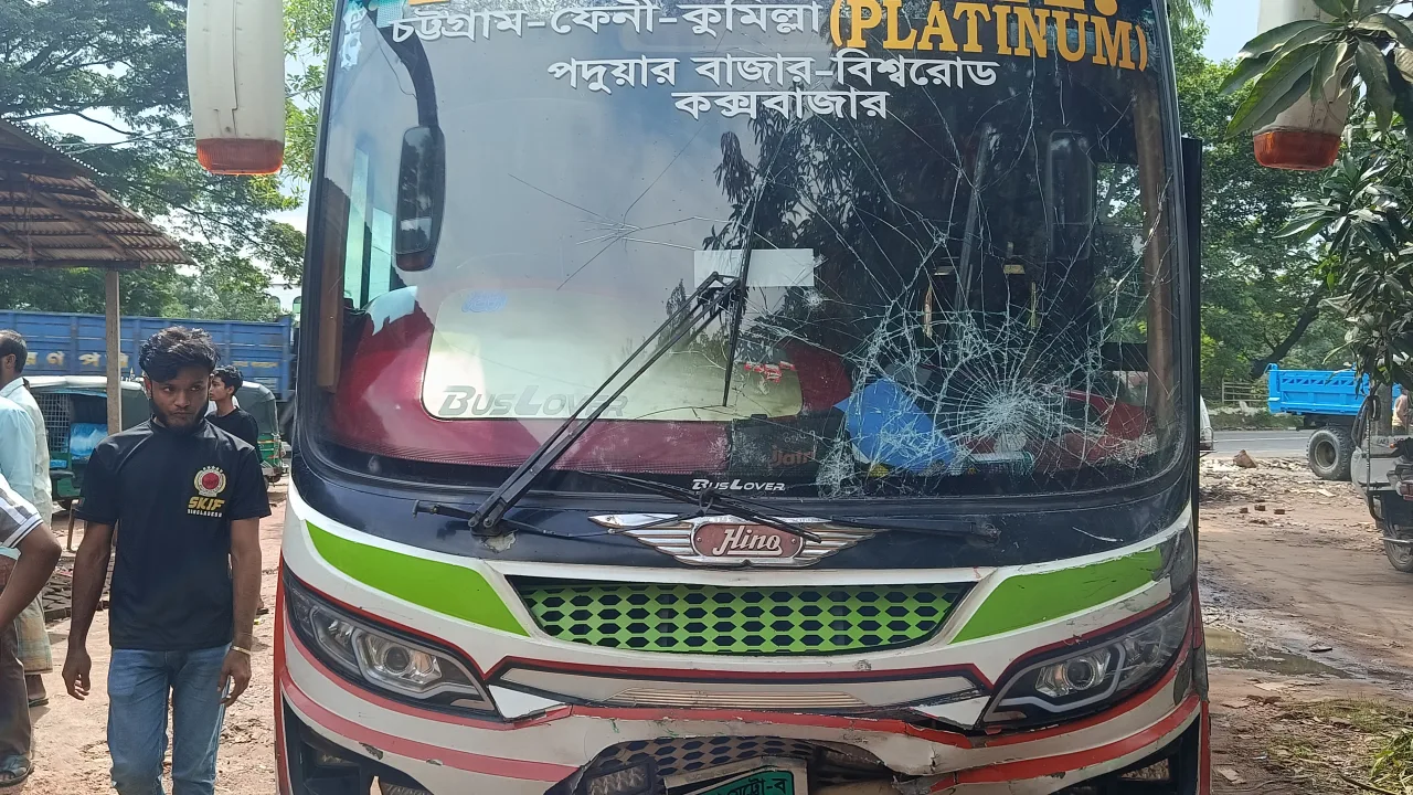 চন্দনাইশে বাস-সিএনজি সংঘর্ষে নিহত ২, আহত ৩