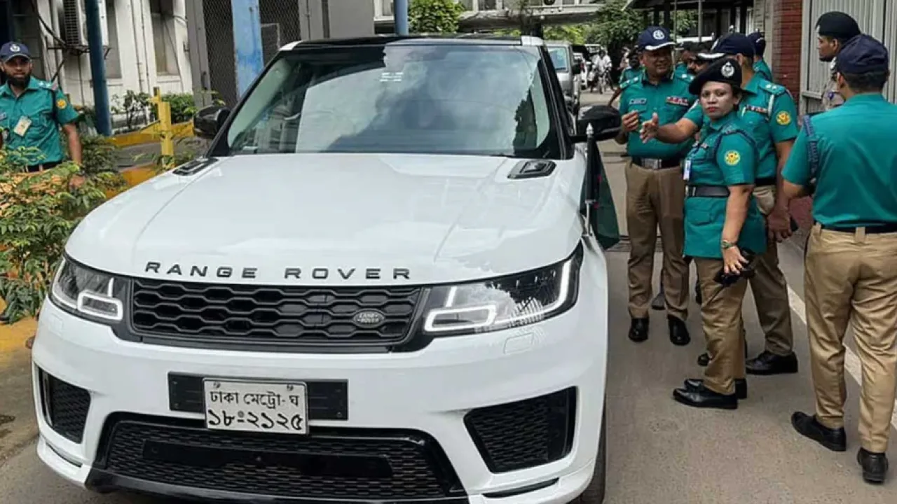 উল্টোপথে মন্ত্রীর গাড়ি, পুলিশের মামলা