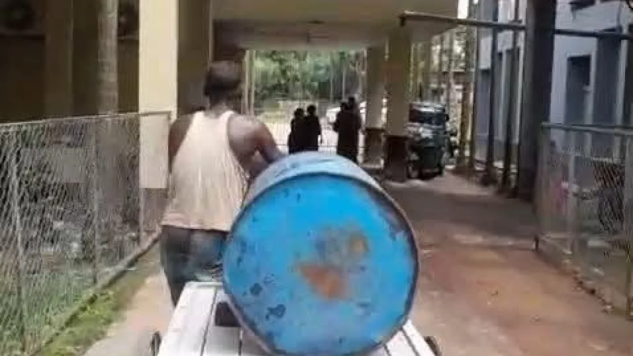 আনোয়ারায় হাসপাতালে তেলের ড্রাম নিয়ে আওয়ামী লীগের ফেসবুক কাণ্ড