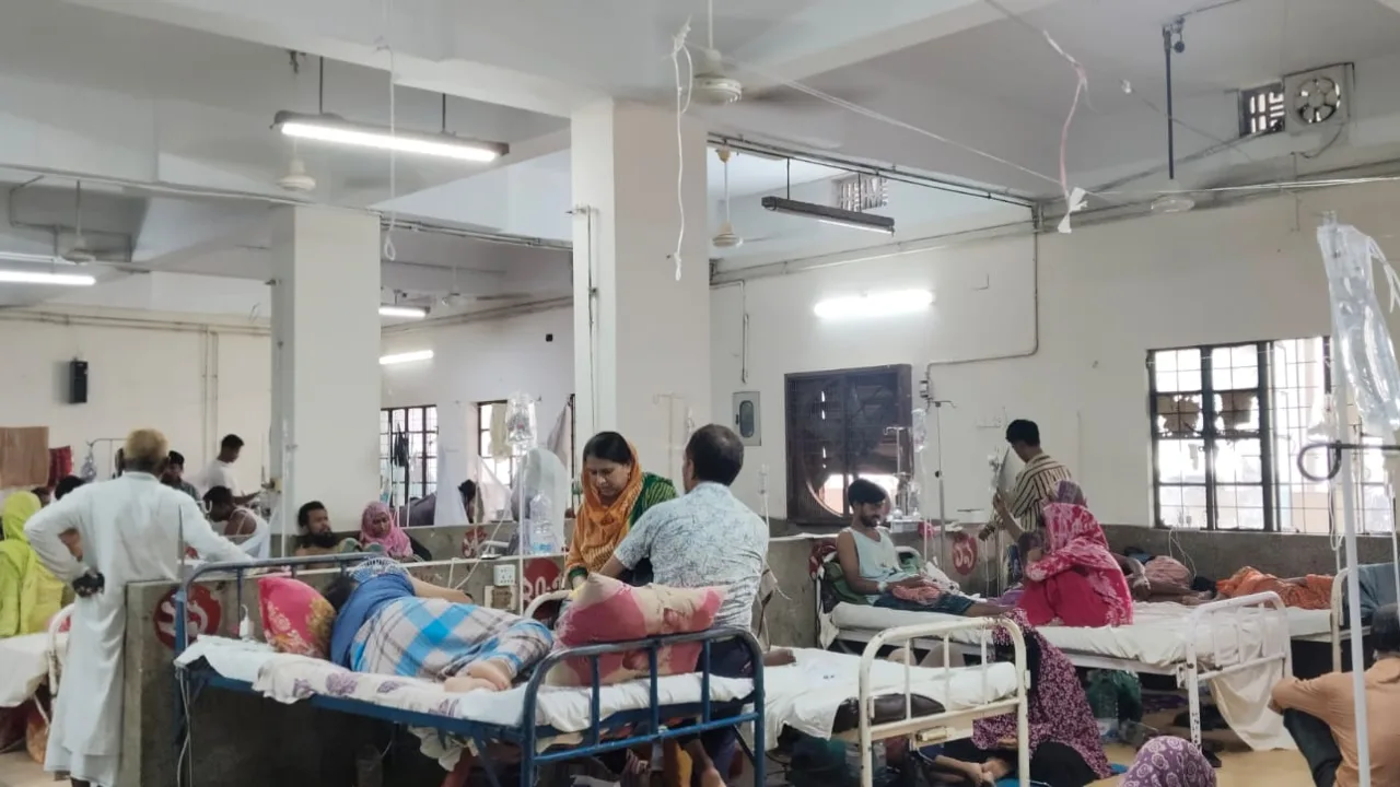 চট্টগ্রামে ডেঙ্গুর ছোবল, একের পর এক স্বজন হারাচ্ছে পরিবার