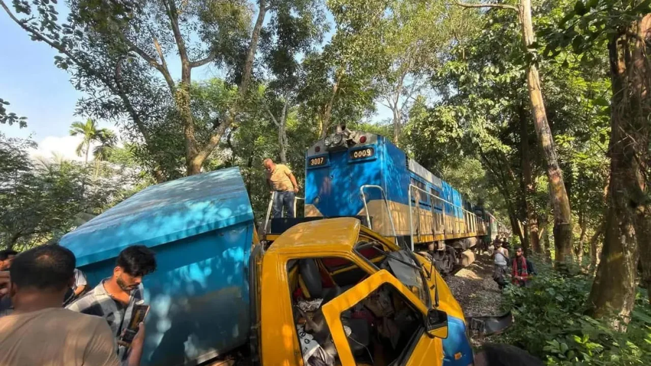 পটিয়ায় কক্সবাজার এক্সপ্রেসের বগি লাইনচ্যুত, ঢাকা-চট্টগ্রাম রেল যোগাযোগ বন্ধ