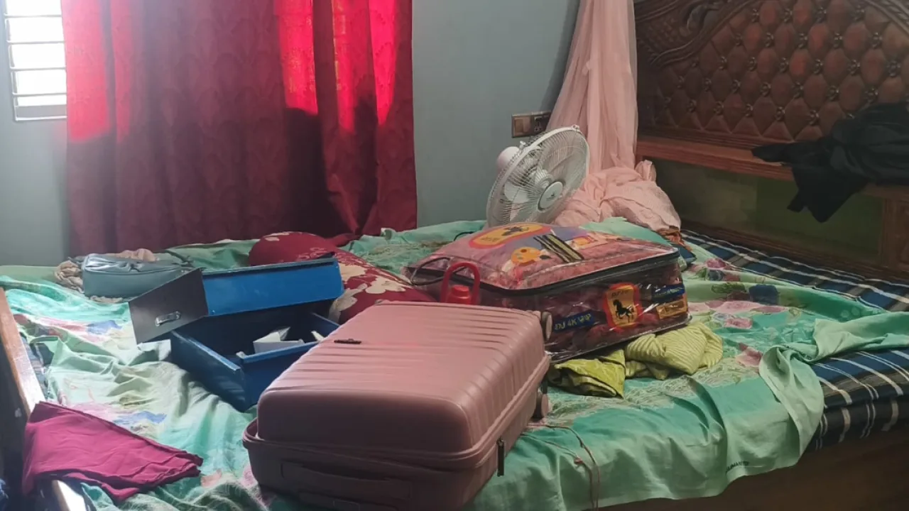 ফটিকছড়িতে প্রবাসীর বাড়িতে ডাকাতি, স্বর্ণ-টাকাসহ মালামাল লুট