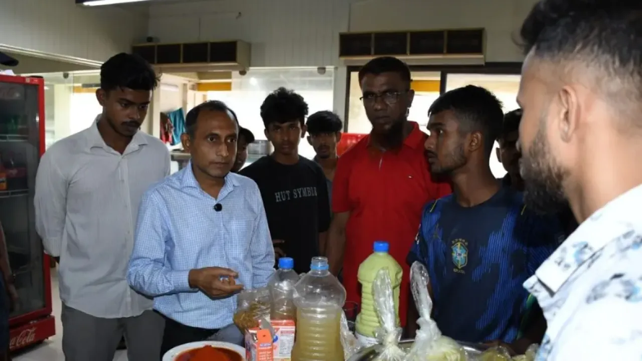 বাসি খাবার, ক্ষতিকর রং ও তেলাপোকা; ৩ রেস্টুরেন্টকে জরিমানা