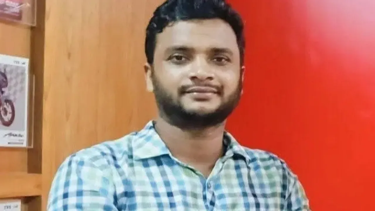 লোহাগাড়ায় কিশোর গ্যাংয়ের ছুরিকাঘাতে স্কুলশিক্ষক আহত