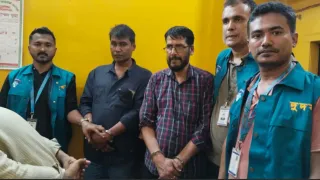 দলিল রেজিস্ট্রিতে ২ লাখ টাকা ঘুষ, সাব-রেজিস্ট্রারসহ আটক ৩