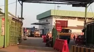 চট্টগ্রাম বন্দরে শ্রমিক নেতাকে মারধরের অভিযোগ, কনটেইনার ডেলিভারি বন্ধ