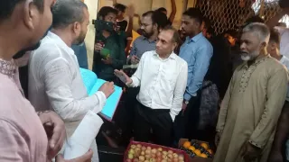 ফলমন্ডিতে অনিয়মের দায়ে তিন প্রতিষ্ঠানকে জরিমানা