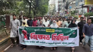 জ্বালানি তেলের দাম বৃদ্ধির প্রতিবাদে চট্টগ্রামে এনসিপির বিক্ষোভ