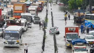 ভারতের উত্তরপ্রদেশে টানা বর্ষণ, ৪৮ ঘণ্টায় ১৮ মৃত্যু