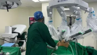 দেশে প্রথমবার অপারেশন থিয়েটারে রোবট