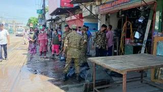 বায়েজিদে সড়কে ফুটপাত দখলমুক্ত করতে অভিযান