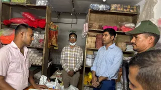 কর্ণফুলীতে নিষিদ্ধ পলিথিনের বিরুদ্ধে অভিযান, দুই প্রতিষ্ঠানকে জরিমানা