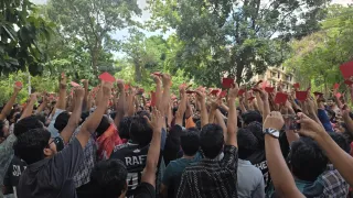 নতুন উপাচার্যকে চুয়েট শিক্ষার্থীদের লাল কার্ড,চলছে আন্দোলন