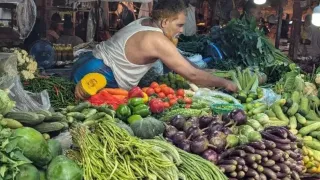 জ্বালানি তেলের দাম বাড়তেই চট্টগ্রামের বাজারে নিত্যপণ্যের ‘অগ্নিমূল্য’