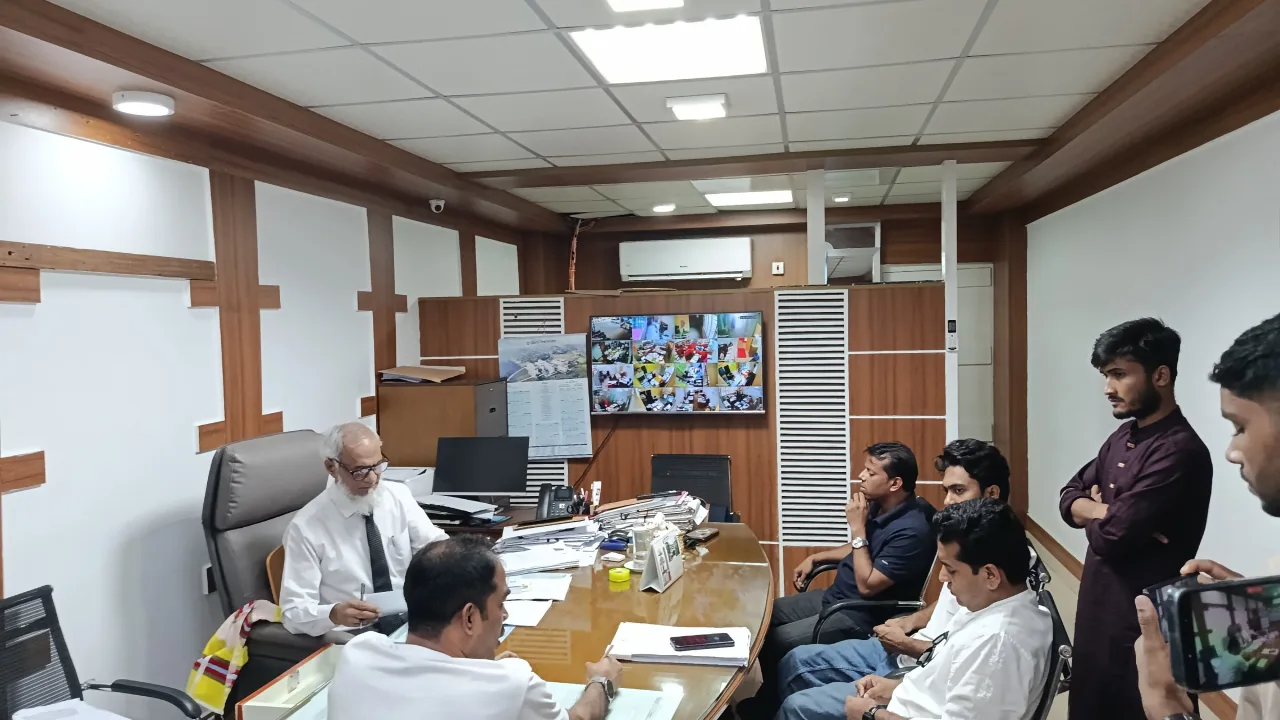 জিয়াউর রহমানকে নিয়ে সাবেক ছাত্রলীগ নেতার কটুক্তি, চবি রেজিস্ট্রারকে অভিযোগ ছাত্রদলের