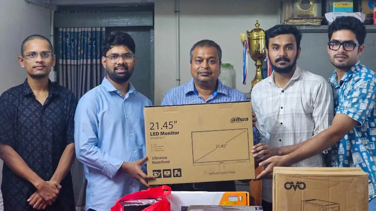 তিন হলে কম্পিউটার, এক হলে পানির ফিল্টার দিলেন চাকসুর এজিএস