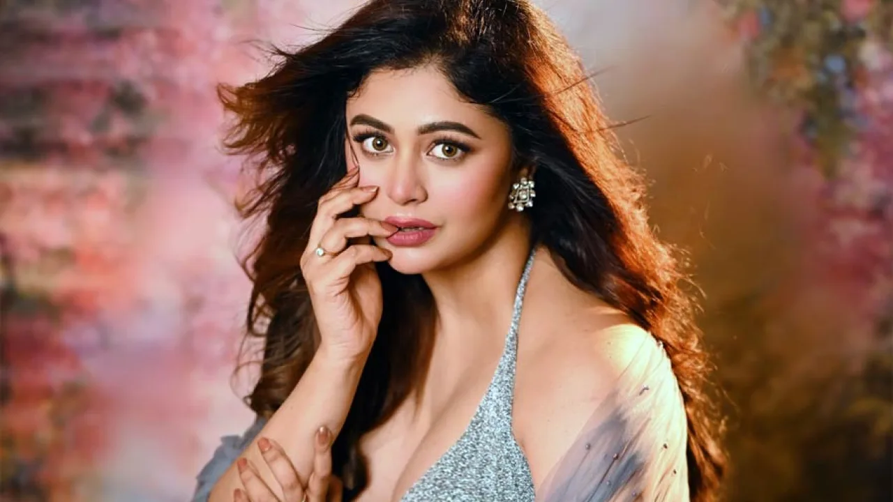 নিজেকে ফিট রাখার গোপন রহস্য জানালেন ঋতাভরী