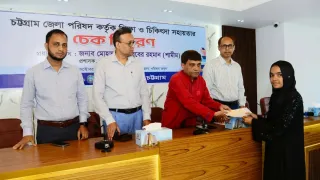চিকিৎসা ও শিক্ষায় অসচ্ছল মানুষের পাশে থাকবে জেলা পরিষদ: মাহবুবের রহমান শামীম