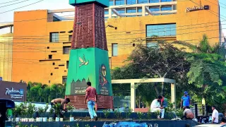 প্রধানমন্ত্রীকে বরণে তুলির আঁচড়ে নতুন সাজে চট্টগ্রাম