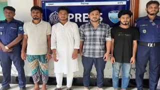 সাতকানিয়ায় সড়ক দুর্ঘটনার পর পুলিশের ওপর হামলার মামলায় গ্রেপ্তার ৪