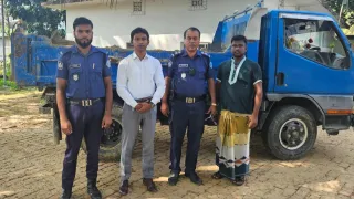 ফটিকছড়িতে অবৈধ মাটির গাড়ি জব্দ, ৫০ হাজার টাকা জরিমানা