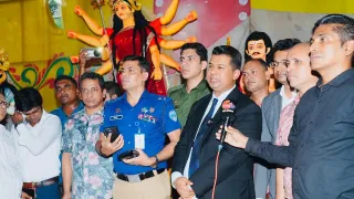 চট্টগ্রামে ৩০০ বছরের পুরোনো পূজামণ্ডপে প্রথমবার একসঙ্গে ডিসি-এসপি