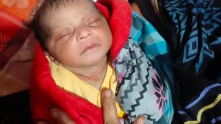 ফটিকছড়িতে ঝোপে পাওয়া কন্যাশিশু দত্তক নিতে এক দিনেই ১২৩ আবেদন