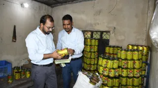 বাবুর্চিদেরও যোগসাজশে ভেজাল ঘি যায় বিয়ে-সামাজিক অনুষ্ঠানে