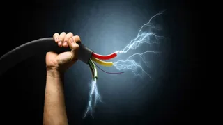 ছেঁড়া বিদ্যুতের তারে প্রাণ গেল গৃহবধূর, পুকুর থেকে উদ্ধার মরদেহ
