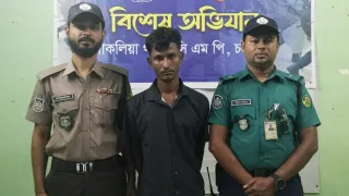 বাকলিয়ায় চোরাই ল্যাপটপ-মোবাইলসহ পাঁচ মামলার আসামি গ্রেপ্তার