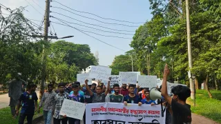 নতুন ভিসির বক্তব্য ঘিরে চুয়েটে বিক্ষোভ