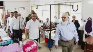 শিশু হাসপাতালের কক্ষে বসেই চিকিৎসকের ধূমপান, দেখেই বরখাস্তের নির্দেশ প্রধানমন্ত্রীর!
