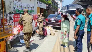 চসিকের অভিযানে দেড় শতাধিক পোস্টার-ব্যানার অপসারণ