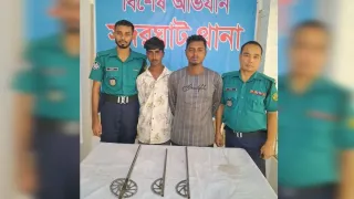 সদরঘাটে ডাকাতির প্রস্তুতিকালে শিশুসহ গ্রেপ্তার ৩