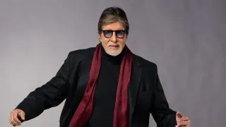 হঠাৎ পা পিছলে পড়ে আহত অমিতাভ বচ্চন