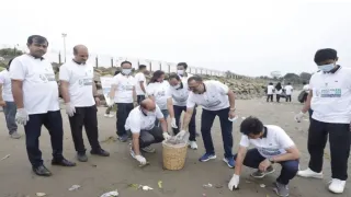 পতেঙ্গা সৈকতে পরিচ্ছন্নতা অভিযানে ভারতীয় সহকারী হাইকমিশন