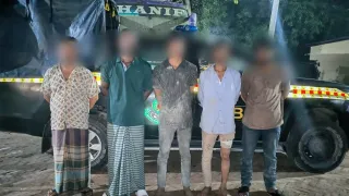 চন্দনাইশে সন্ত্রাসী আলমগীরকে ধরতে গিয়ে হামলার মুখে এসআরবি , গ্রেপ্তার ৫