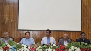 চুয়েটের অচলাবস্থা নিরসনে শিক্ষক-শিক্ষার্থীদের সঙ্গে ইউজিসির কমিটির বৈঠক