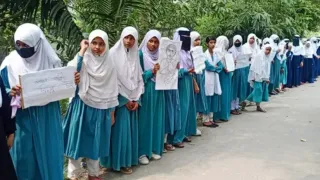 স্কুলশিক্ষিকাকে অপহরণচেষ্টা, ছাত্রদল নেতাকে গ্রেফতারের দাবিতে মানববন্ধন