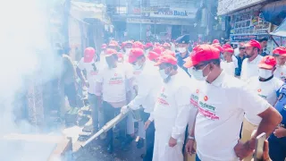 ডেঙ্গু রোধে উপজেলায় উপজেলায় ছুটছেন ডিসি জাহিদ, নিজেই ছিটাচ্ছেন ওষুধ