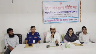বাঁশখালীতে হাসপাতালের খাবার নিজে খেয়ে মান যাচাই করলেন এমপি