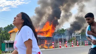 ‘আমার সাইফকে আইন্না দাও’ বলে নারীর আহাজারি