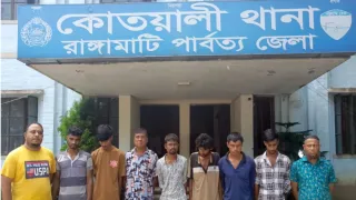 রাঙামাটির কোতয়ালীতে বিশেষ অভিযানে ছাত্রলীগ নেতাসহ গ্রেপ্তার-১২