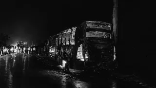 সাতকানিয়ায় বাস-সিএনজি সংঘর্ষে প্রাণ গেল বাবা-মেয়ের,বাসে আগুন দিয়ে সড়ক অবরোধ