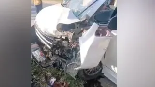 সীতাকুণ্ডে মাইক্রোবাসের ধাক্কা বৈদ্যুতিক পোলে, মা-মেয়ে নিহত