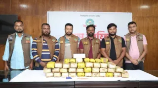 চট্টগ্রামে ট্রাকে গোপন চেম্বার বানিয়ে আনা ৩ লাখ ২০ হাজার পিস ইয়াবাসহ গ্রেপ্তার ১