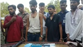 জঙ্গল সলিমপুরে পুলিশের অভিযানে গুলিবর্ষণ, অস্ত্রসহ গ্রেপ্তার ৪
