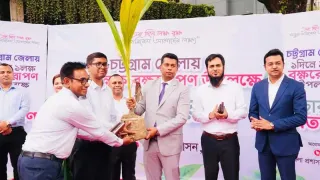 এক দিনে এক লাখ গাছ রোপণের উদ্যোগ চট্টগ্রাম জেলা প্রশাসনের